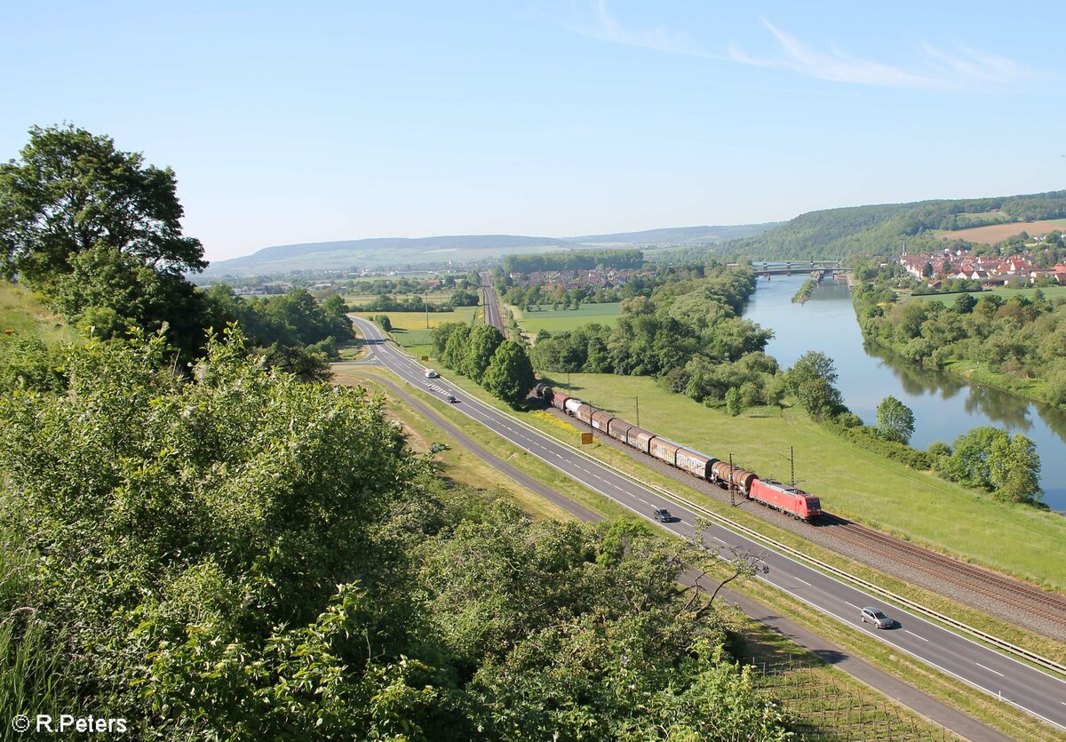 185 307-6 zieht zwischen Himmelstadt und Karlstadt einen gemischten Güterzug. 02.06.21