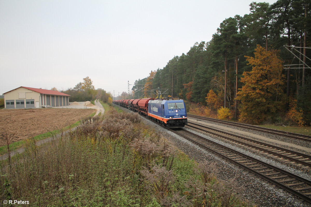185 419-9 zieht ein Düngemittelzug zwischen Rednitzhembach und Roth in Richtung Treuchtlingen. 11.10.24