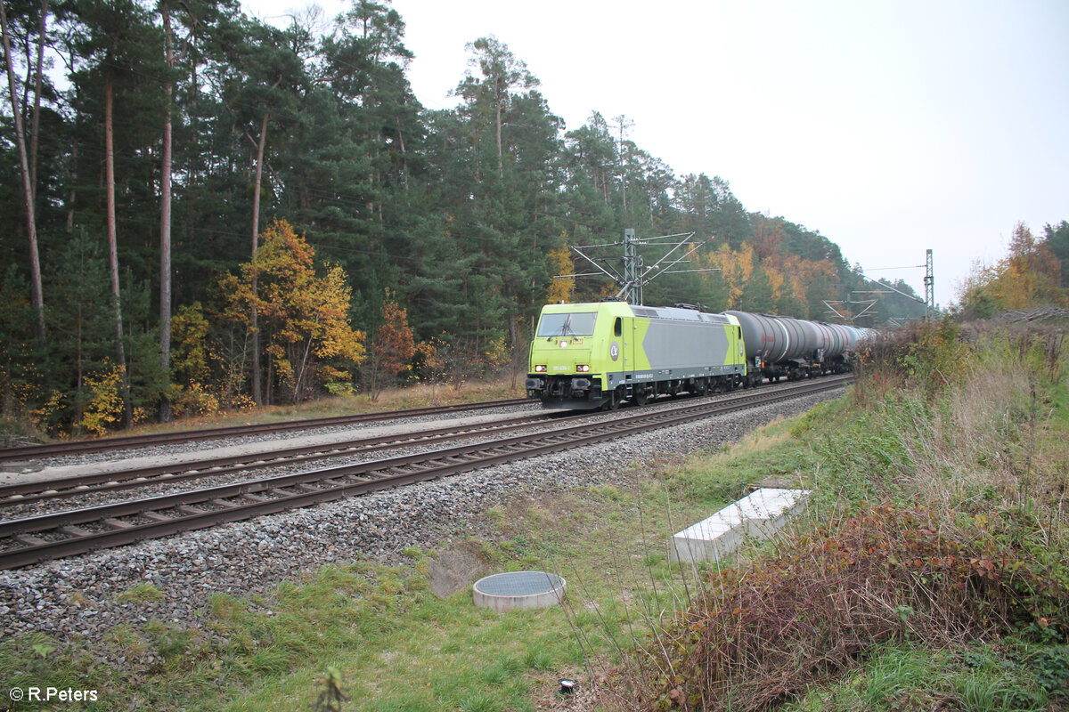 185 630-1 zieht mit einem kesselzug zwischen Roth und Rednitzhembach in Richtung Nürnberg. 10.11.24