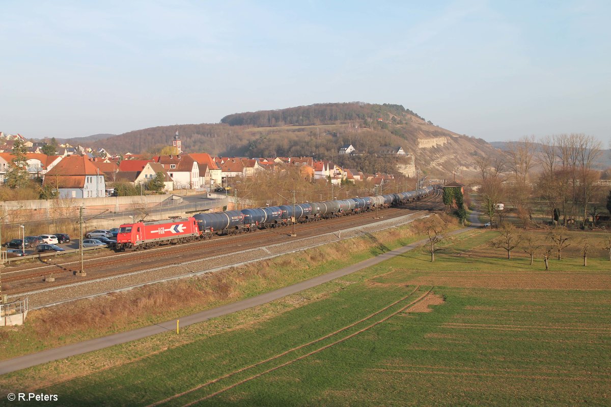 185 631-9 durchfährt Retzbach-Zellingen mit einem Kesselzug gen Norden. 16.03.17