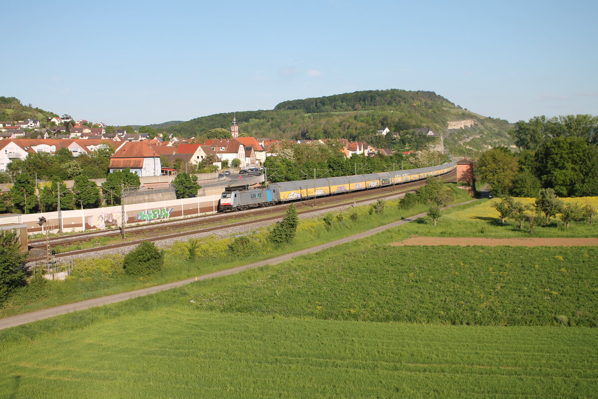 186 446-1 mit einem ARS Altmann bei der Durchfahrt in Retzbach-Zellingen. 11.05.24