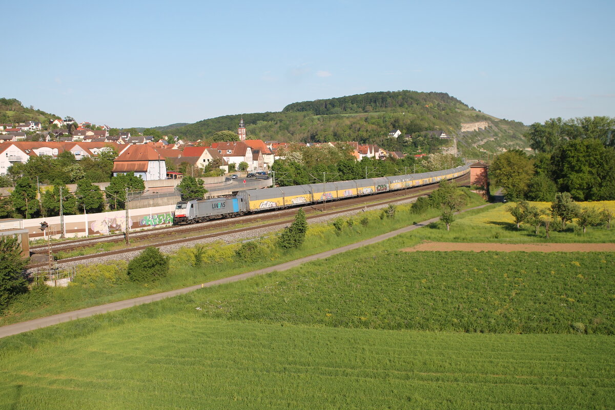 186 446-1 mit einem ARS Altmann bei der Durchfahrt in Retzbach-Zellingen. 11.05.24