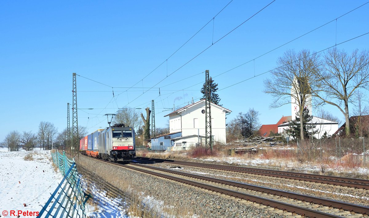186 452-9 zieht ein KLV ZUg bei Moosham in Richtung Passau. 13.02.21