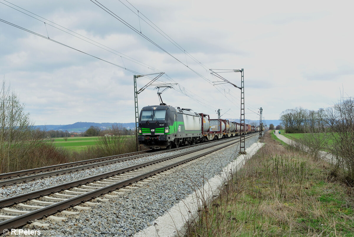 193 241-7 mit einem Wechselpritschenzug bei Pölling.17.03.24