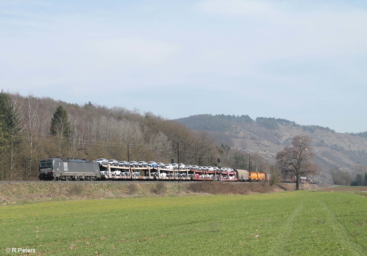 193 609-5 zieht ein gemischten Güterzug bei Harbach. 16.03.17