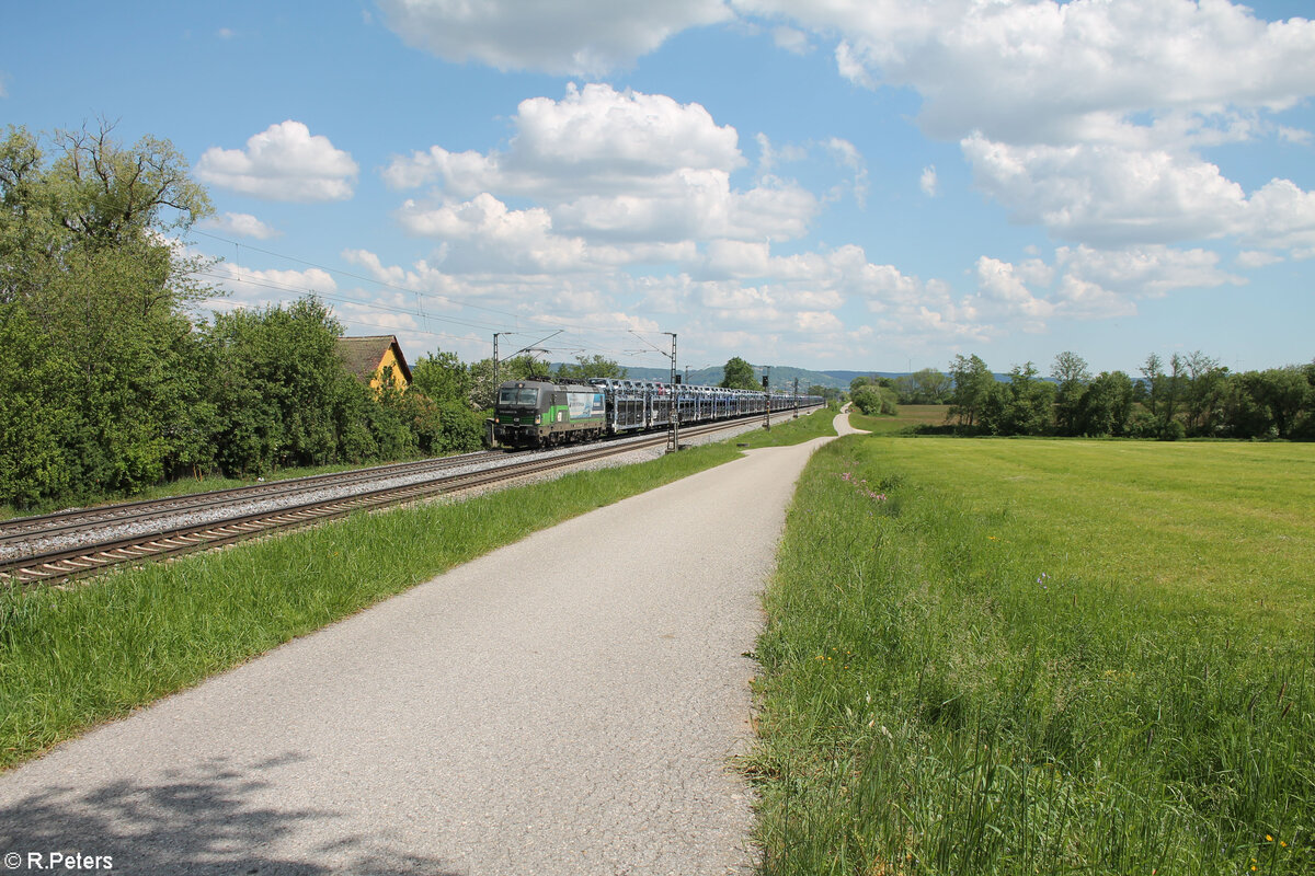 193 739-0  HutchisonPort Europe Intermodal  mit einem Autotransportzug bei Pölling in Richtung Norden. 14.05.24