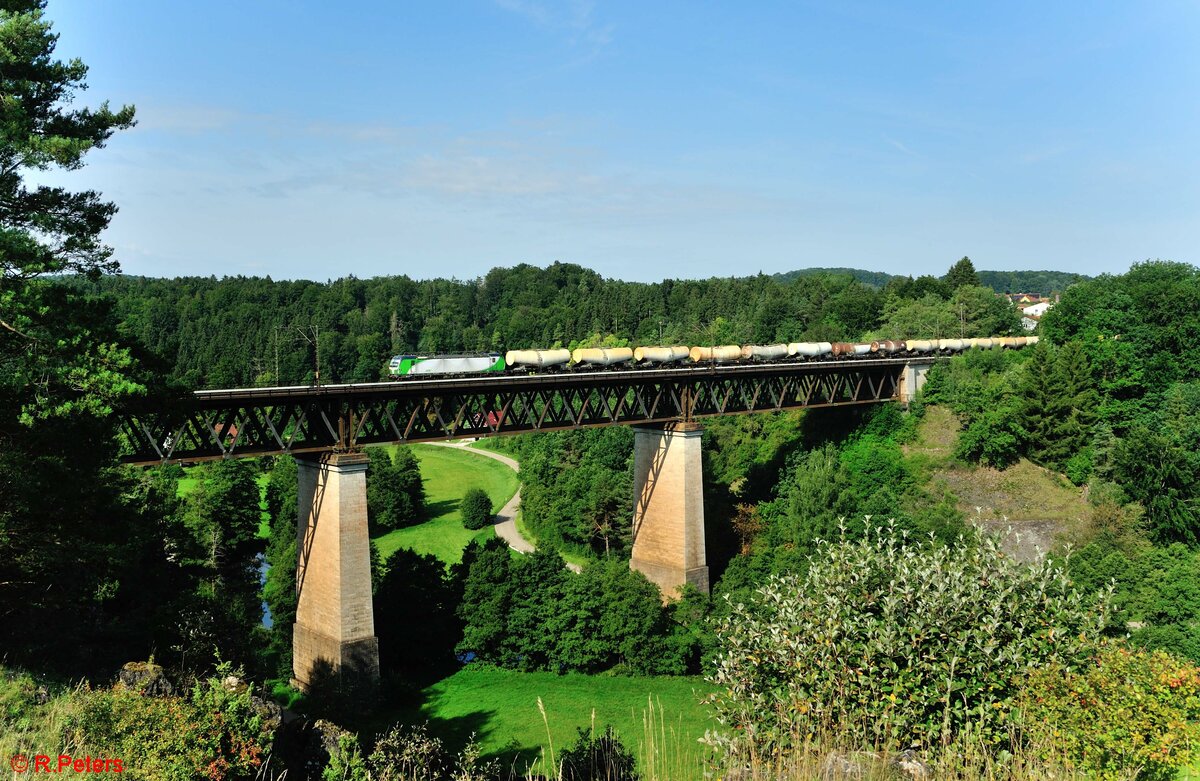 193 812 überquert das Beratzhausener Viadukt mit Calcit leerzug aus Schwed/Oder nach Lubliana. 21.08.21