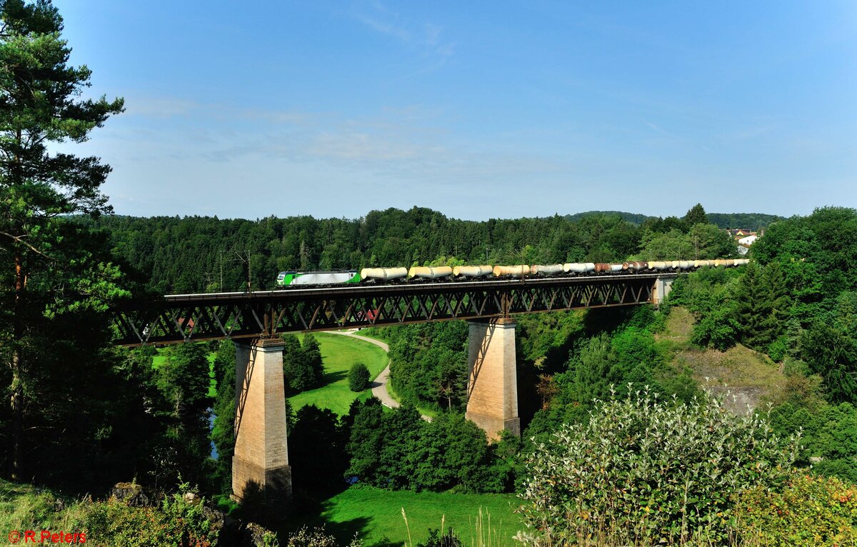 193 812 überquert das Beratzhausener Viadukt mit Calcit leerzug aus Schwed/Oder nach Lubliana. 21.08.21