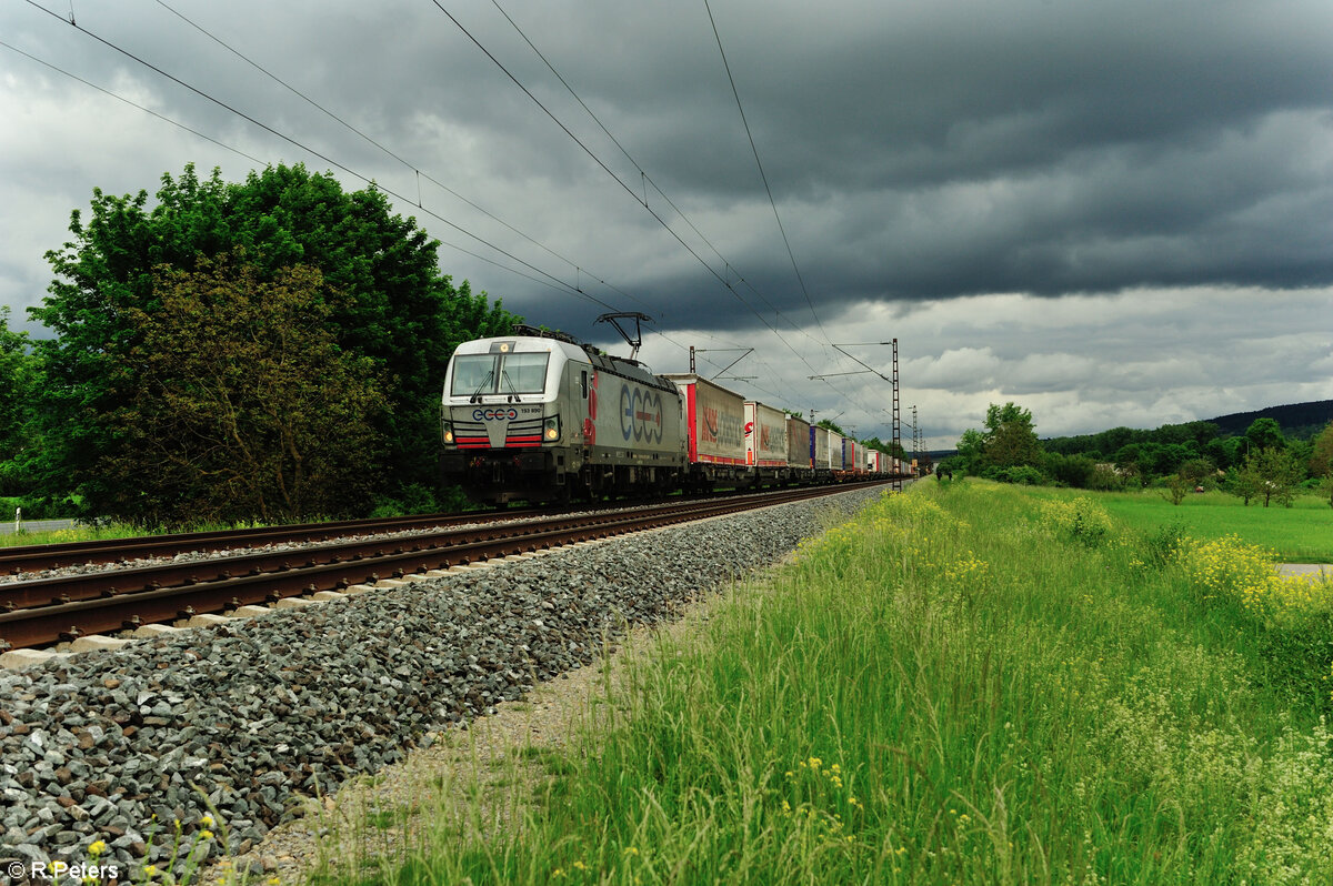 193 890 zieht ein MARS International Spedition Wechselpritschenzug bei Thüngersheim. 18.05.24