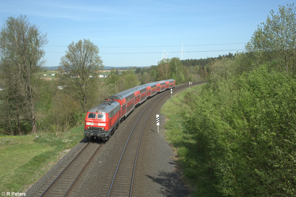 218 403-3 mit dem RE2 RE4861 Hof - München bei Röslau. 01.05.24