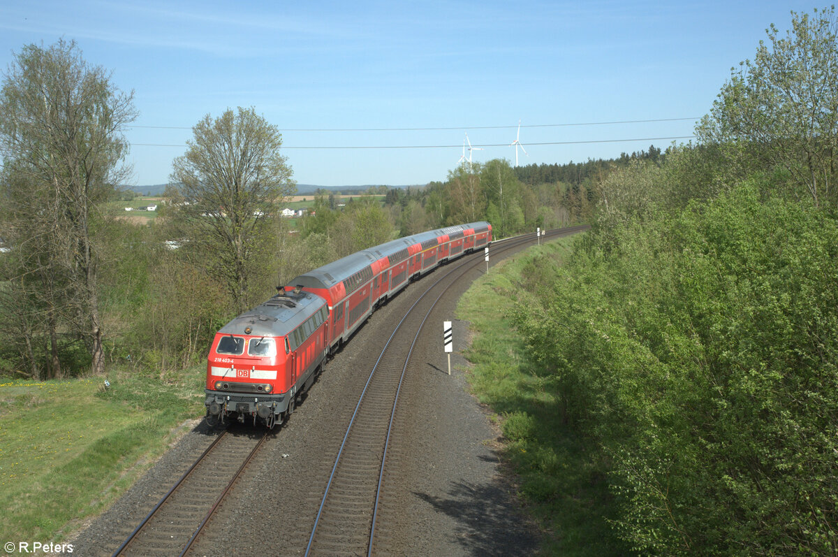 218 403-3 mit dem RE2 RE4861 Hof - München bei Röslau. 01.05.24