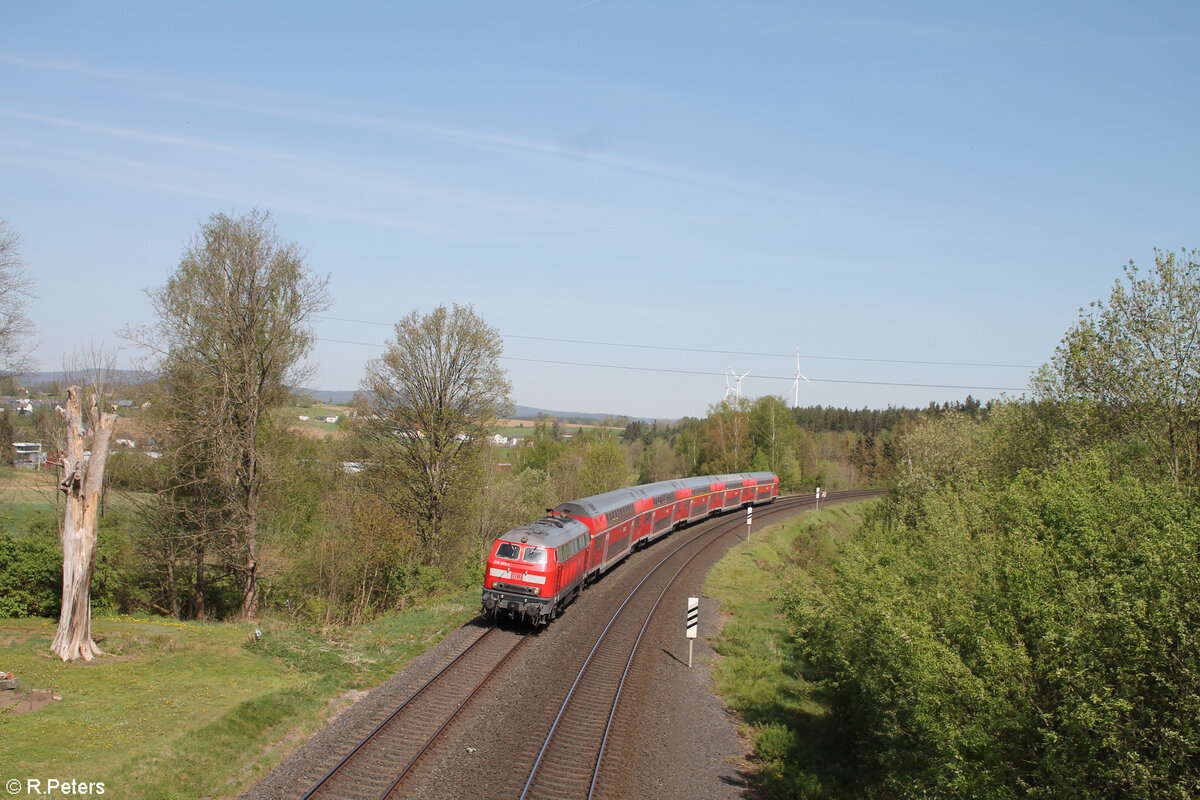 218 403-3 mit dem RE2 RE4861 Hof - München bei Röslau. 01.05.24