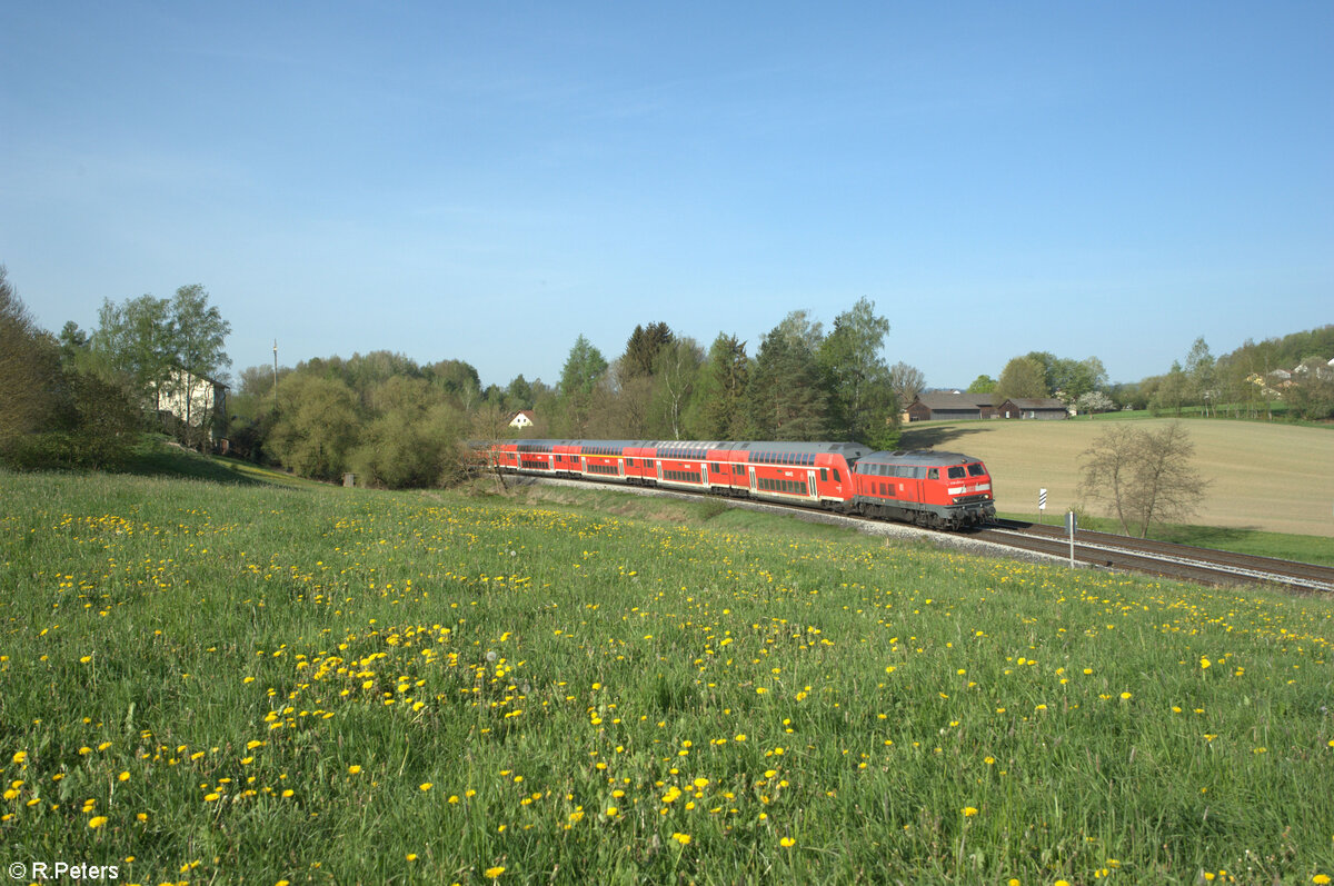 218 403-4 mit dem RE2 RE4852 Mnchen - Hof bei Escheldorf. 01.05.24