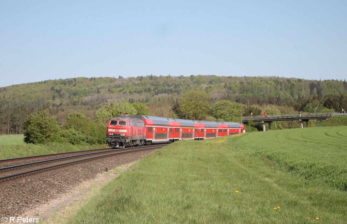 218 498-4 mit dem RE2 RE4859 Hof - München bei Oberteich. 01.04.24