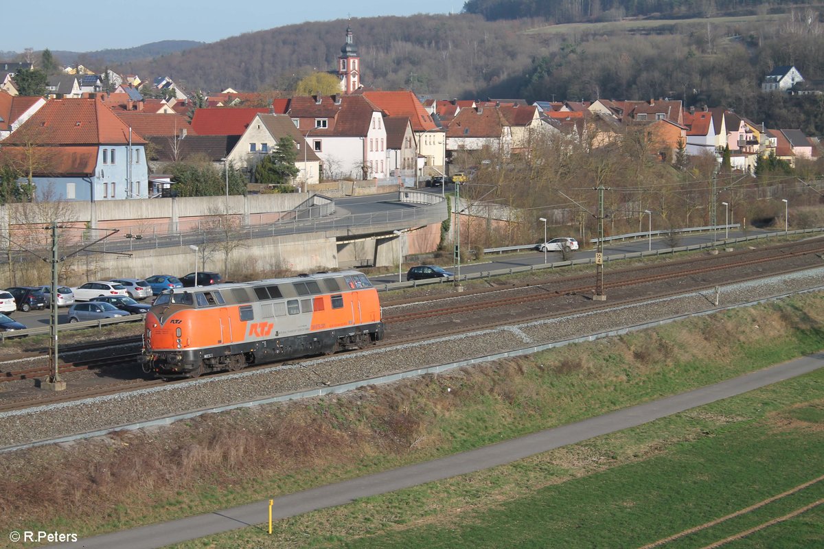 221 134-0 rollt solo durch Retzbach-Zellingen in Richtung Würzburg. 16.03.17