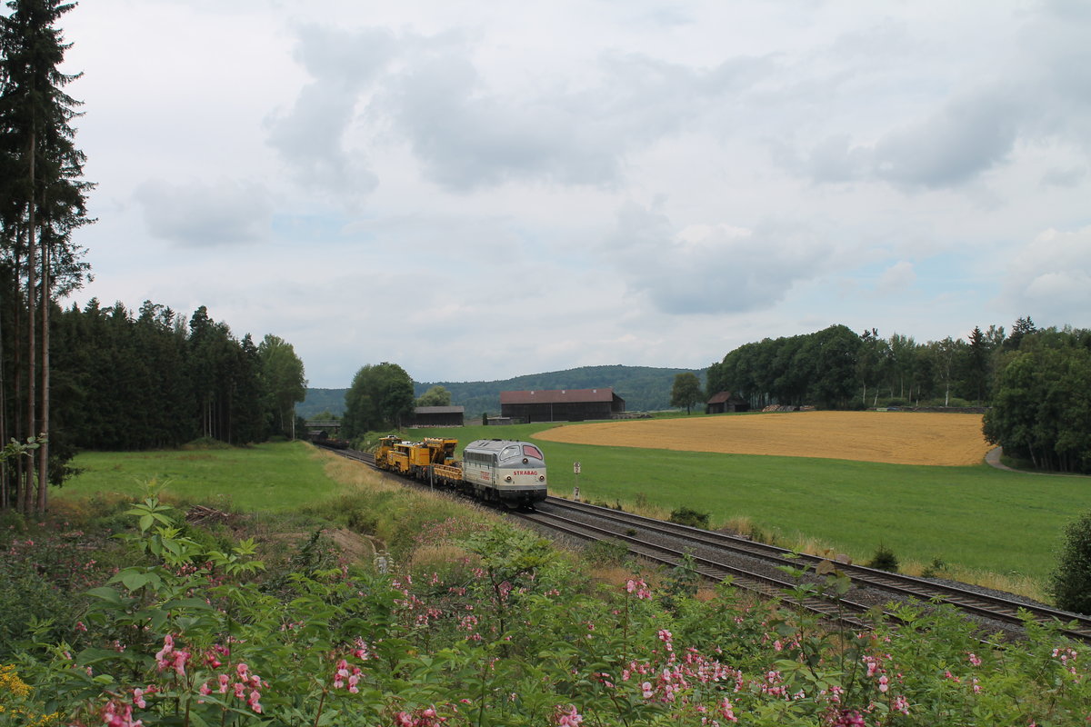 227-007 überführt von Leipzig nach München ein paar Bauwagen bei Pechbrunn. 28.07.16