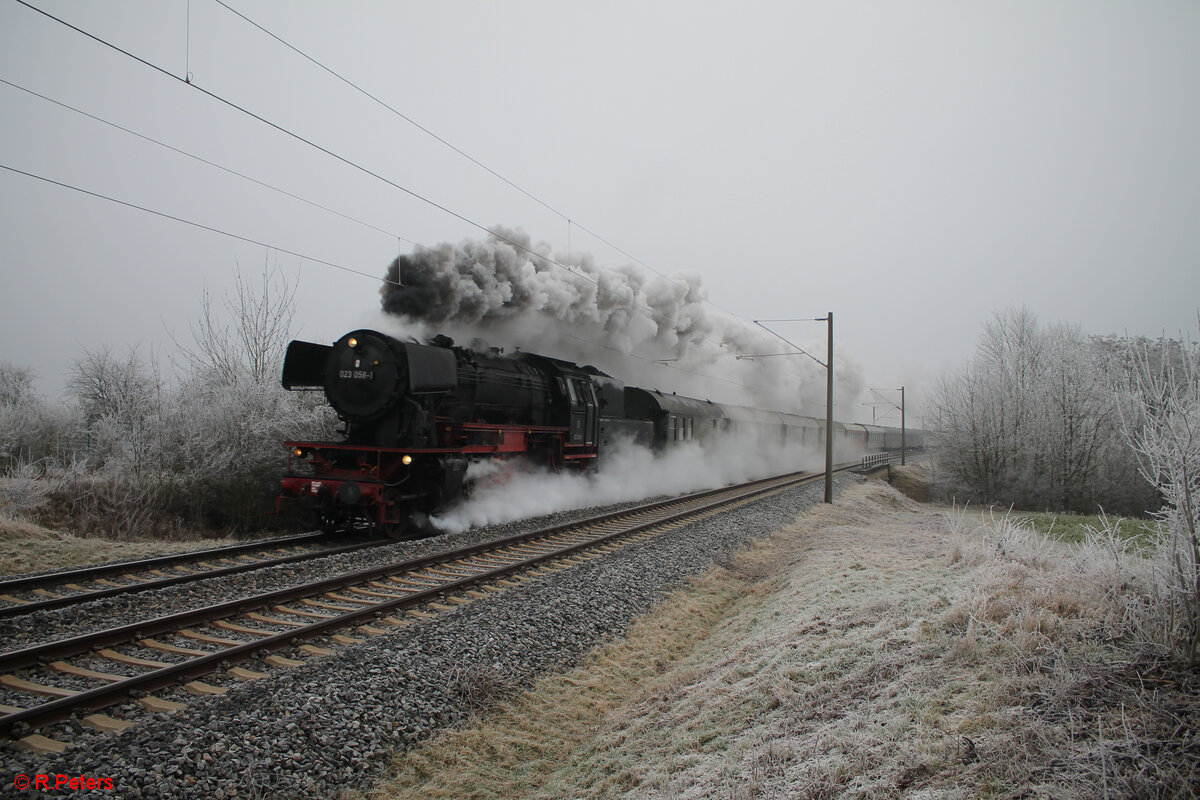 23 058 auf der Würzburg Rundfahrt bei Waigolshausen. 28.12.24