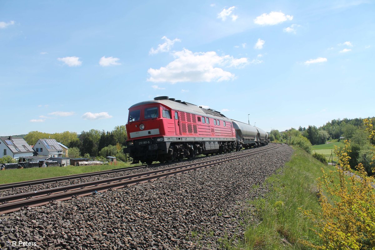 232 093-5 mit dem EZ 51716 Nürnberg - Senftenberg beim verlassen von Pechbrunn in Richtung Hof. 30.05.19