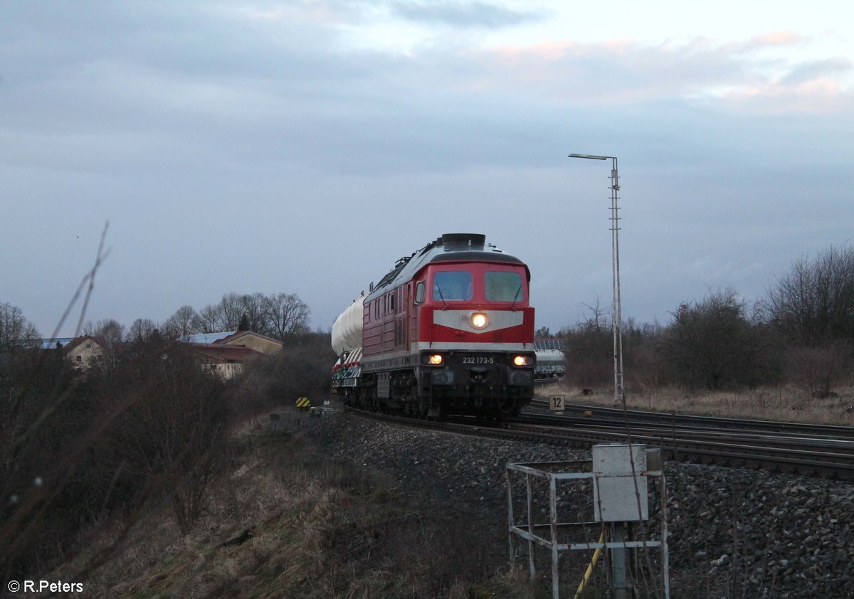232 173 TRG mit dem DGS 95028 nach Schwandorf/Oberfalz bei der Einfahrt in Wiesau. 12.03.20