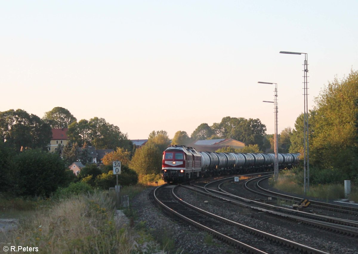232 182 und 232 238 mit einem Kesselzug Bitterfeld - Vohburg bei der Einfahrt in Wiesau. 06.08.20