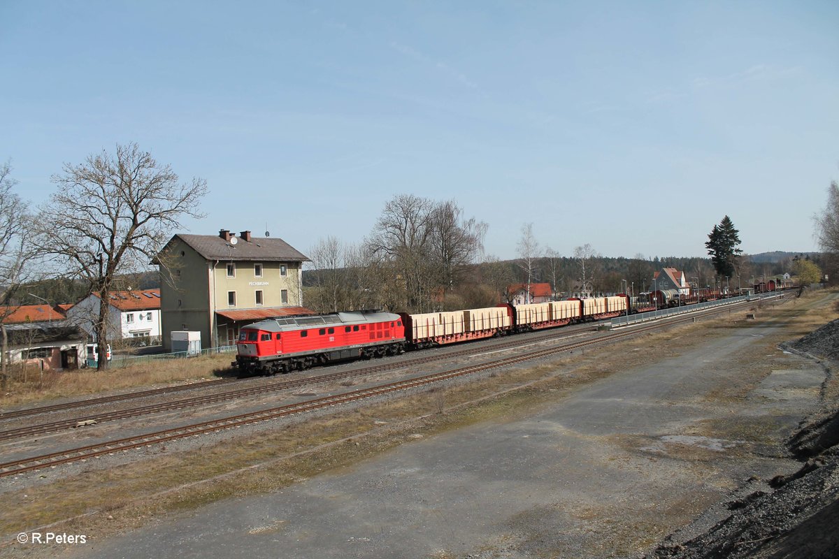 232 201-4 durchfährt Pechbrunn mit dem 51723 Nürnberg - Leipzig Engelsdorf Frankenwald Umleiter. 02.04.16