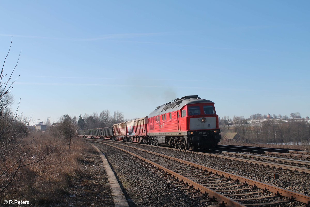 232 201-4 verlässt Wiesau/Oberpfalz mit dem 1389t schweren EZ 51716 NNR - Senftenberg in Richtung Hof. 17.02.19