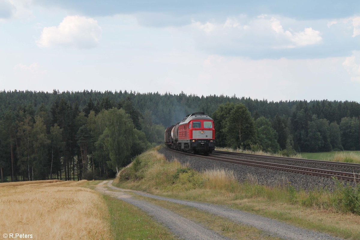 232 201 zieht den EZ 51716 Nürnberg - Senftenberg bei Neudes. 15.07.18