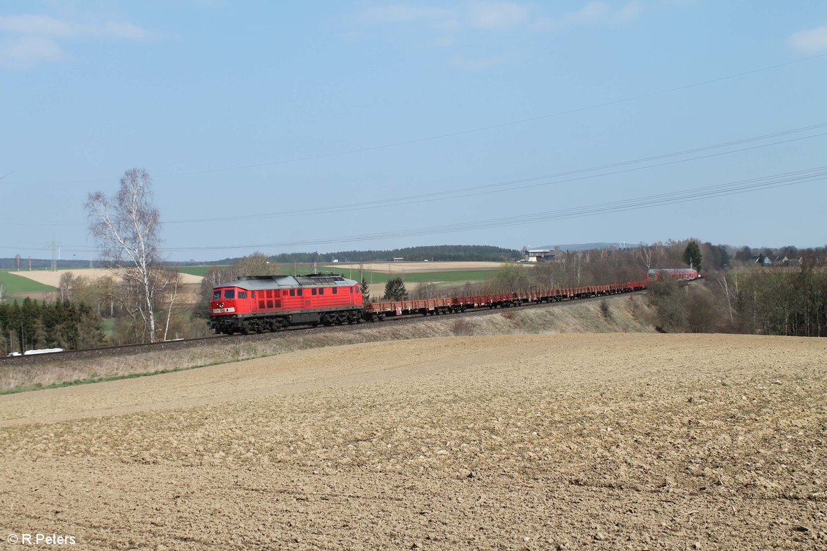 232 428 hat die Ehre den 45390 München-Nürnberg-Express ab Cheb zu überführen , hier beim Seußener Viadukt in Richtung Marktredwitz. 01.04.19