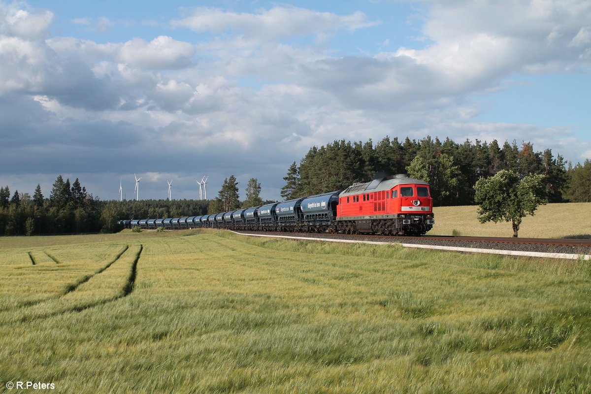 232 569 mit dem Düngermittelzug GC68301 nach Regensburg Ost bei Marktleuthen. 06.07.20