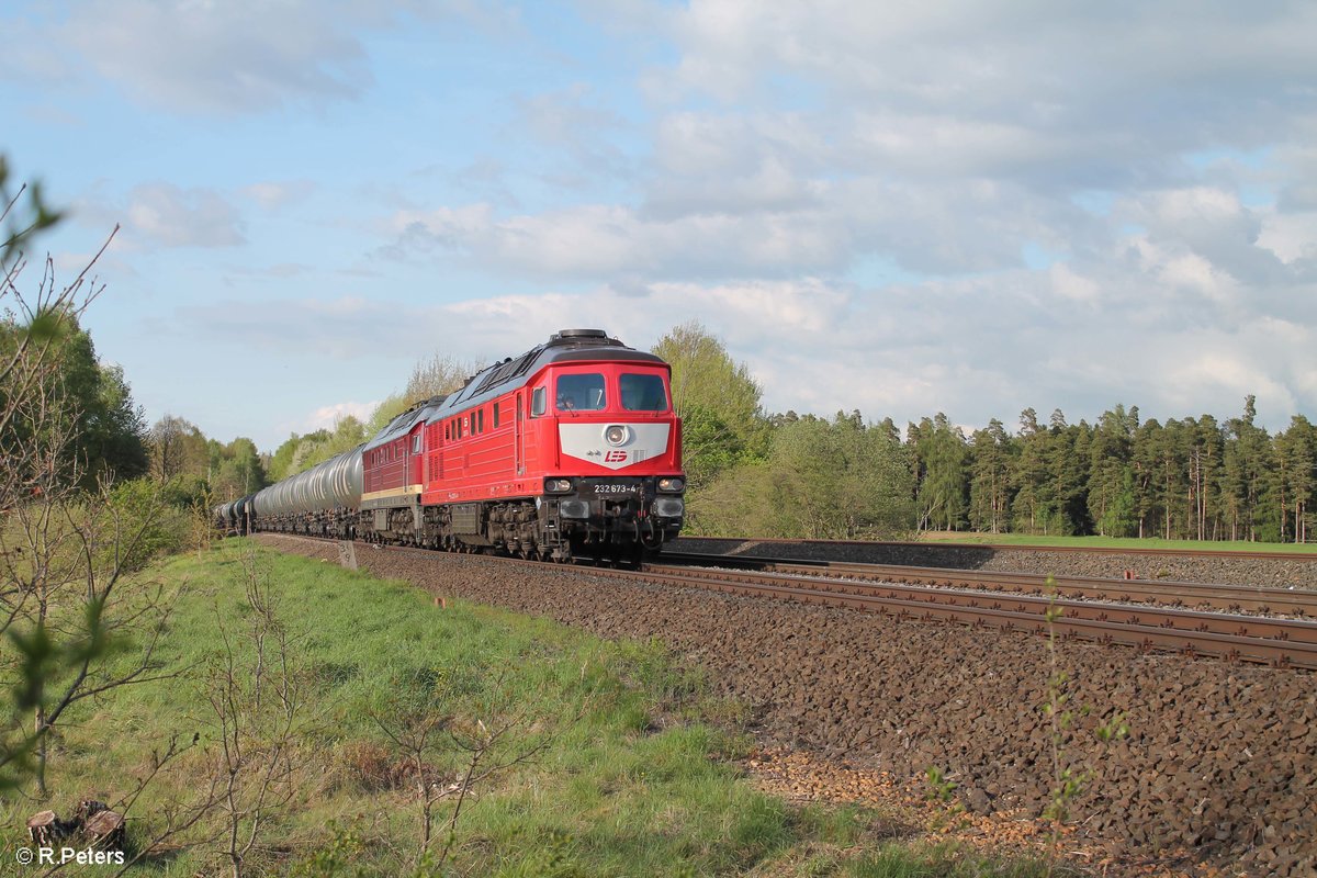 232 673-4 und 132 109-0 der LEG Leipziger Eisenbahnverkehrsgesellschaft auf den Weg nach Sand, hier kurz vor Wiesau/Oberpfalz. 15.05.17