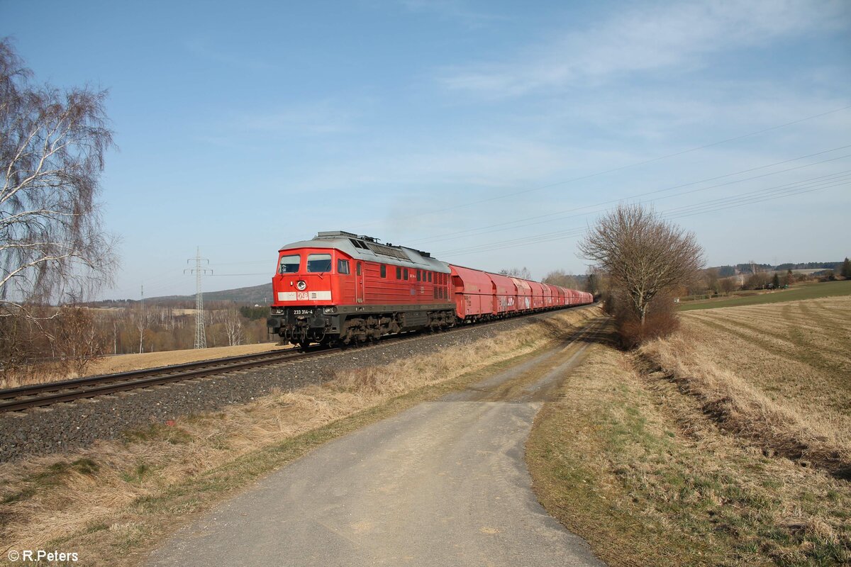 233 314-4 mit dem GAG44330 Gibszug nach Ipfhofen bei Brand bei Marktredwitz in Richtung Nürnberg. 20.03.22