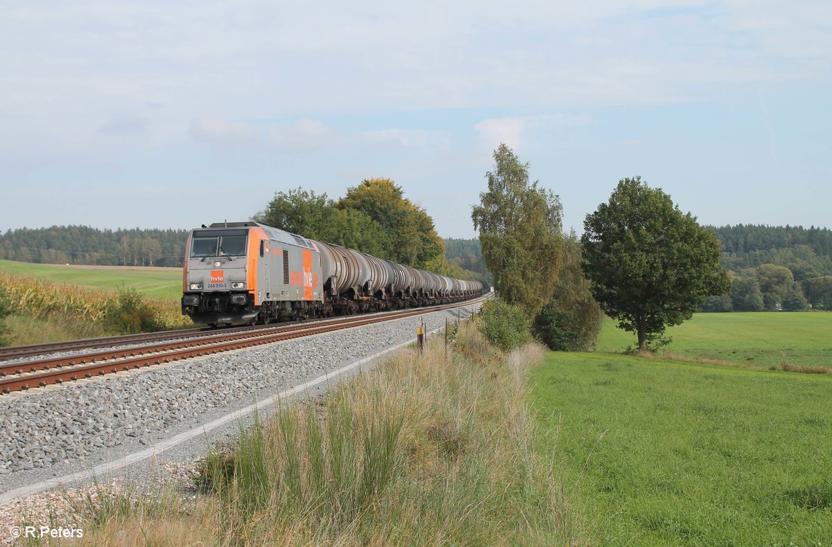 246 010-3 zieht bei Naabdemenreuth ein Kesselzug aus Ingolstadt richtung Norden. 30.09.17