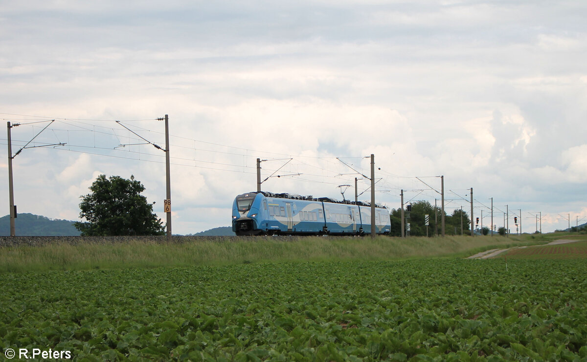 2463 105 als RE80 57042 Treuchtlingen - Würzburg hinter Uffenheim. 27.05.24