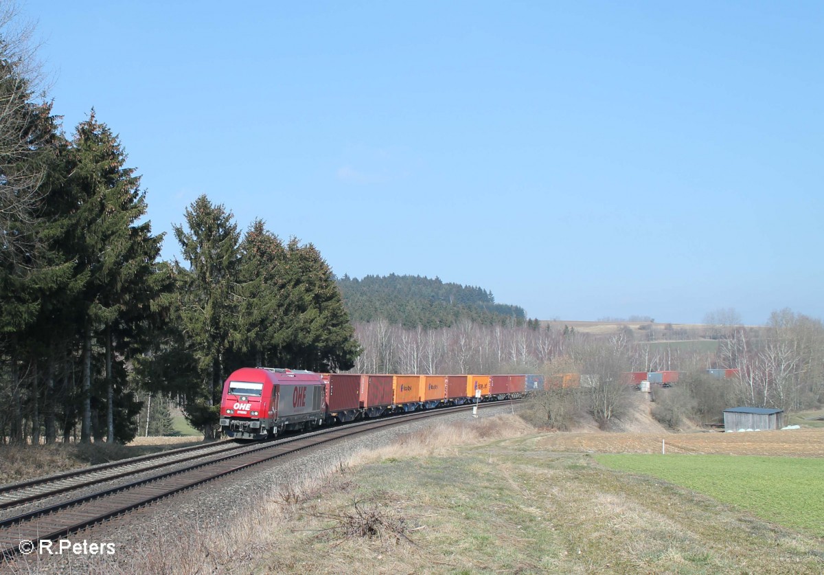 270082 mit dem Containerzug Hamburg - Wiesau bei Lengenfeld. 17.03.16