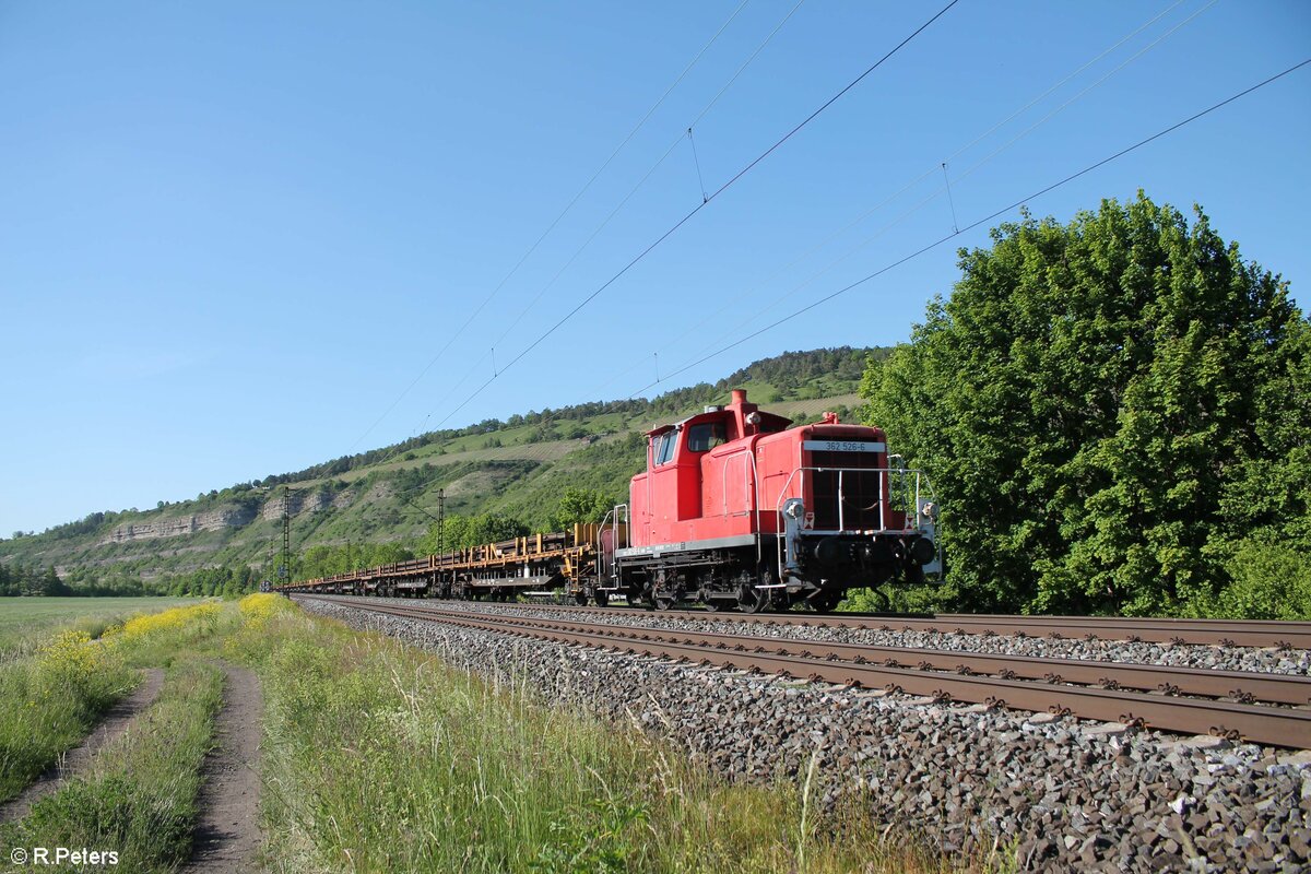 362 526-6 hängt am Schluss vom Langschienenzug der von EBM 140 003 gezogen wird, Thüngersheim. 02.06.21