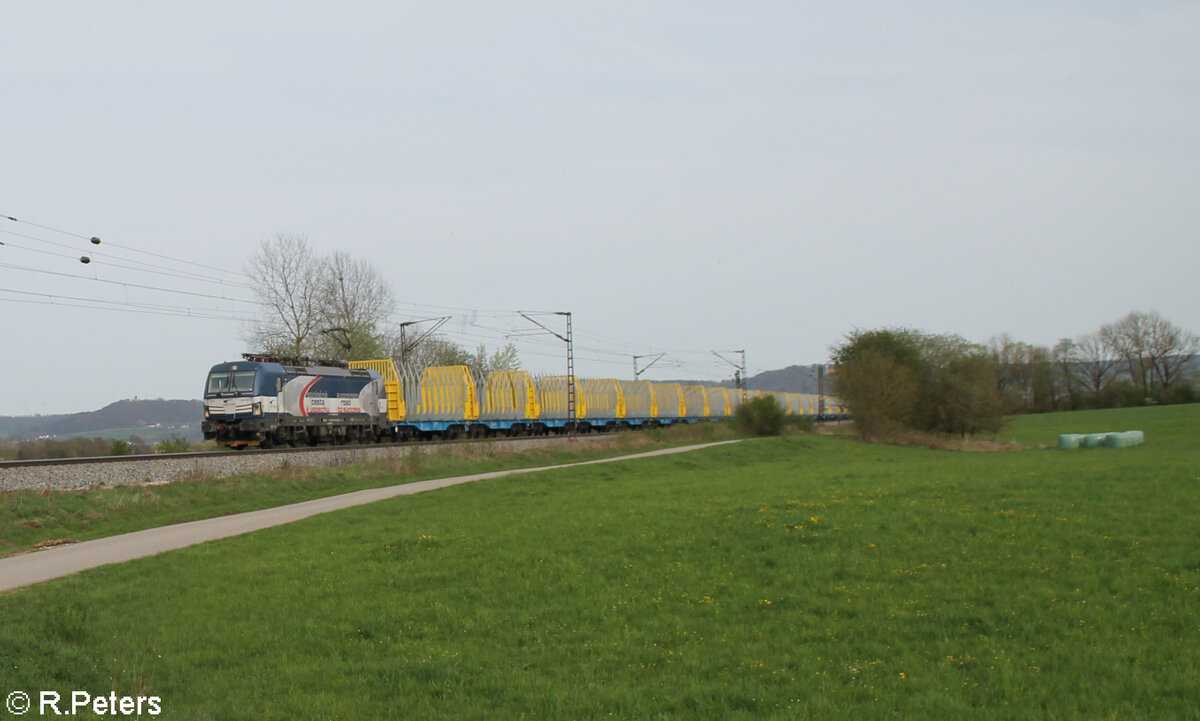 383 204 zieht bei Pölling ein leeren Gigawood Zug in Richtung Nürnberg 07.04.24