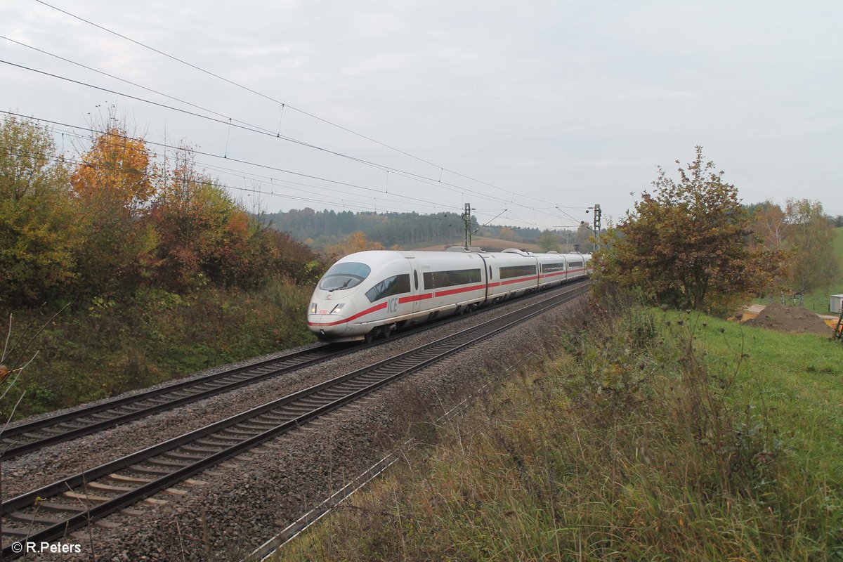 403 013-6  Treuchtlingen  zieht als ICE 525 Dortmund - München bei Fahlenbach gen Süden. 21.10.17