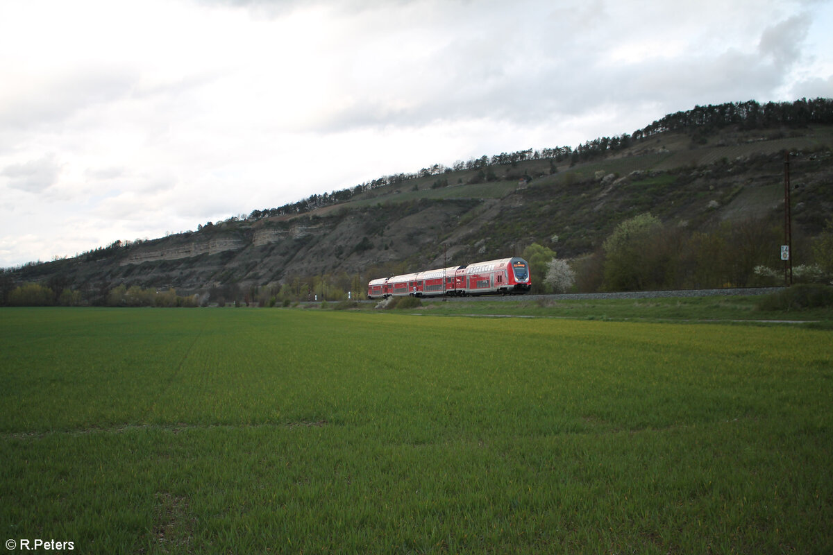 445 043-6 als RE 54 RE4621 Frankfurt/Main - Bamberg bei Thüngersheim. 28.03.24