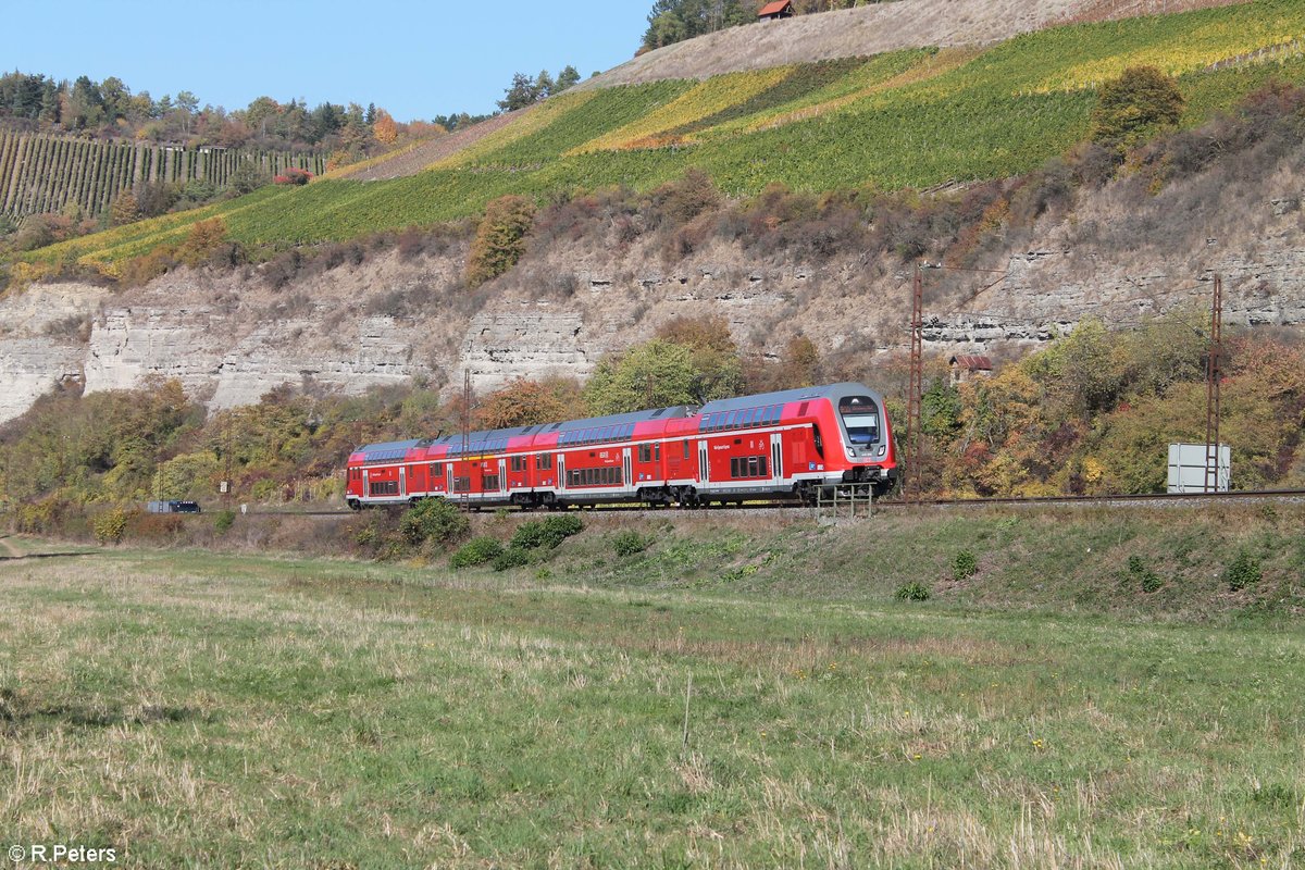 445 055-7 zieht als RE 55 RE4615 Frankfurt/Main - Würzburg kurz vor Himmelstadt. 13.10.18