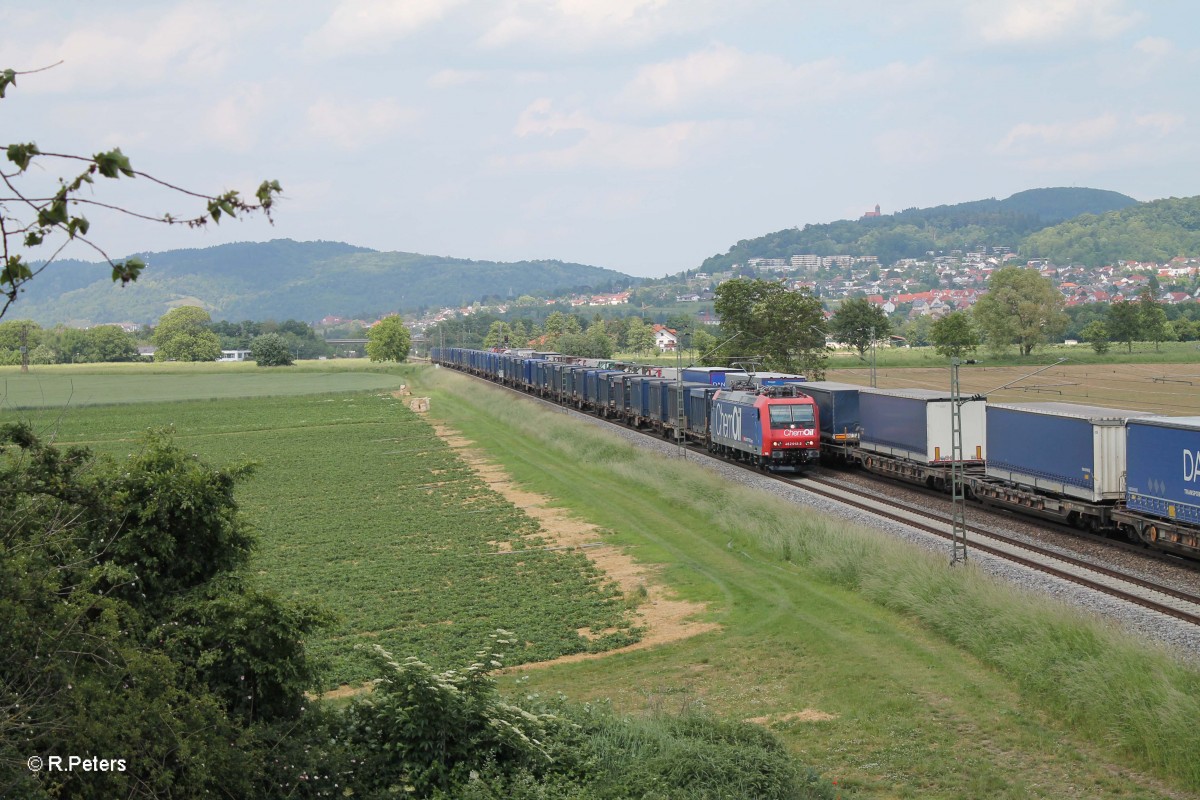 482 012-2 zieht bei Großsachsen-Heddesheim einen Containerzug in Richtung Mannheim/Heidelberg. 28.05.15