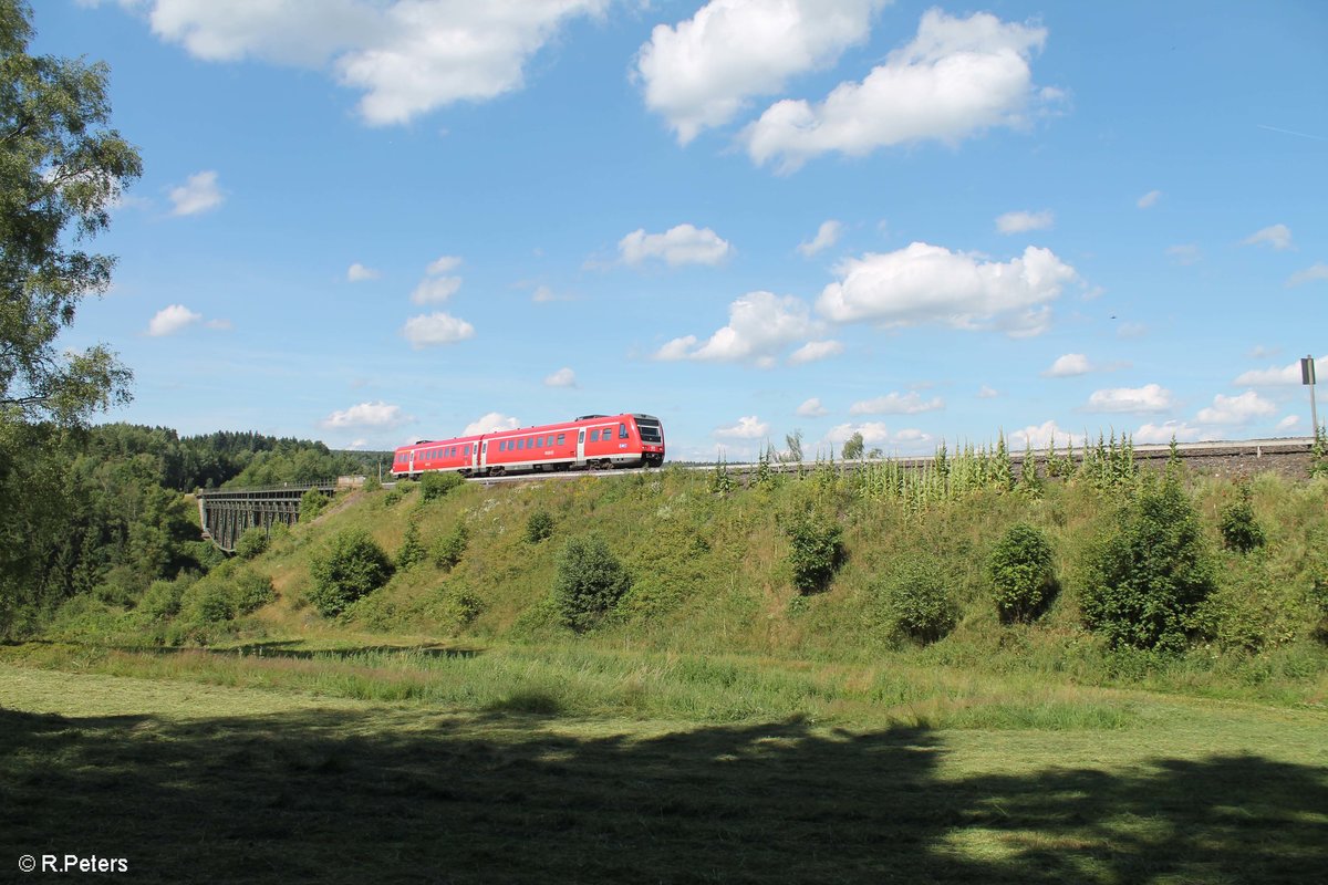612 657-5 zieht bei Neusorg übers Fichtelnaab Viadukt als RE 5288 Cheb - Nürnberg. 03.07.17