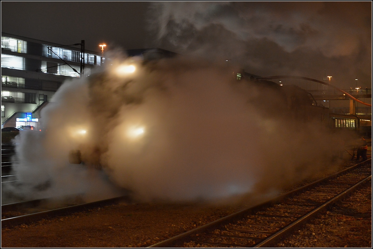 Besuch der Grande Dame 241-A-65 in Konstanz.

Seufz, endlich ist Durst und Hunger gestillt. Dezember 2015.