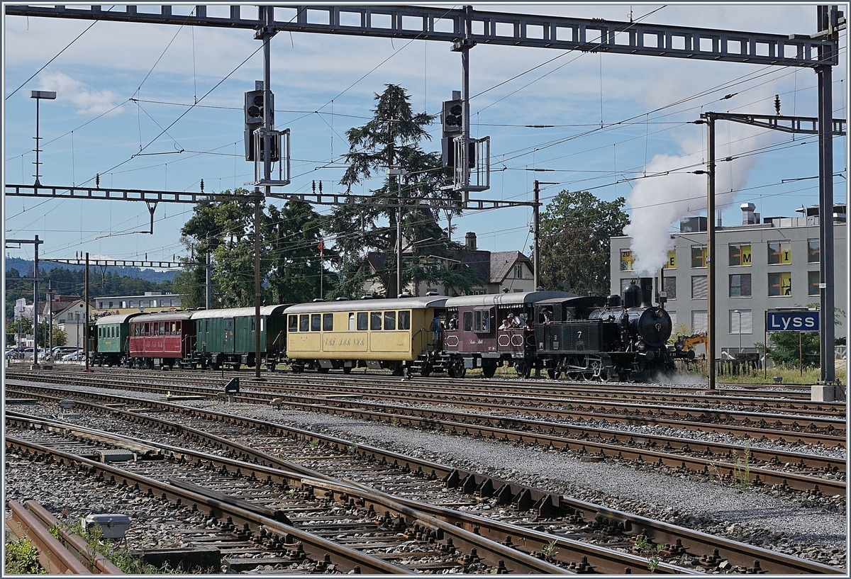 Dampftag 2018 Lyss: die BSB Ed 3/4 N� 51 der Dampfbahn Bern (DBB) und der EBT Te 155 �bernahmen die st�ndlichen Pendelfahrten zwischen Lyss und Aarberg.
Das Bild zeigt den in Lyss ausfahrenden Zug.
11. August 2018