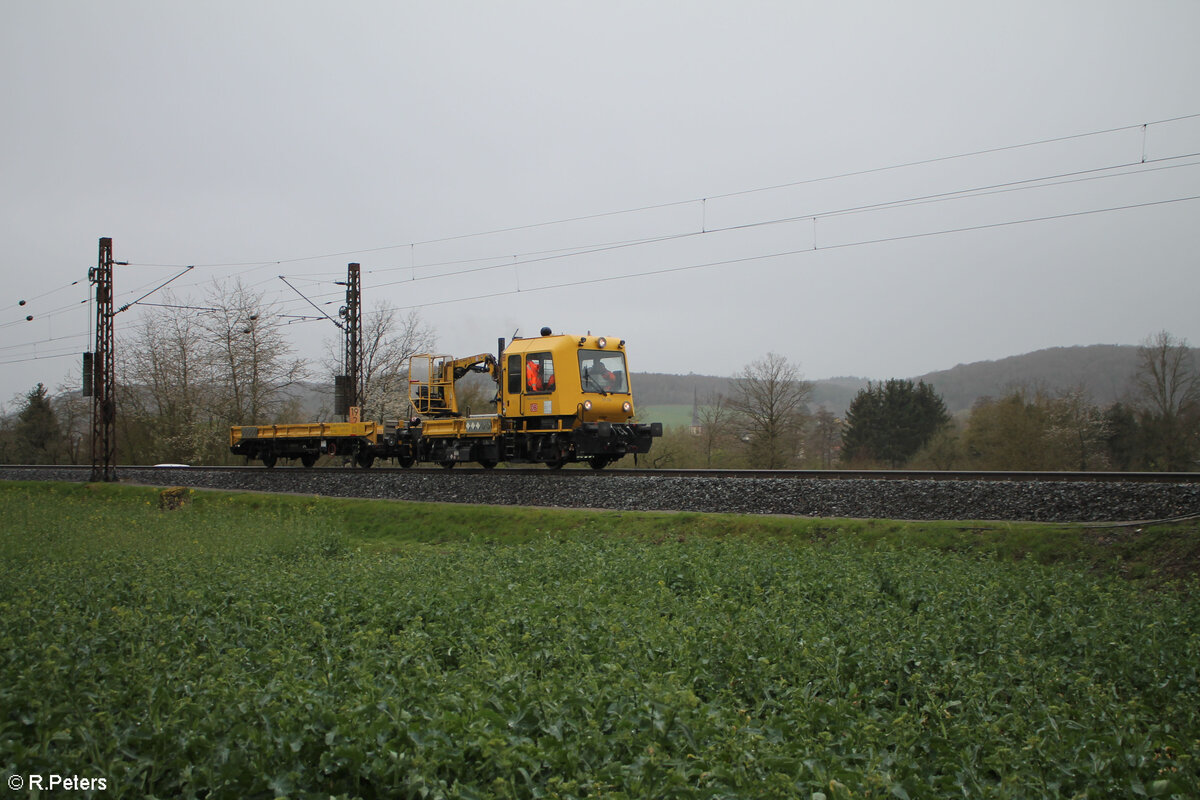 DB Netz /DB Infrago mit einem SKL auf dem Weg gen Norden bei Himmelstadt. 28.03.24