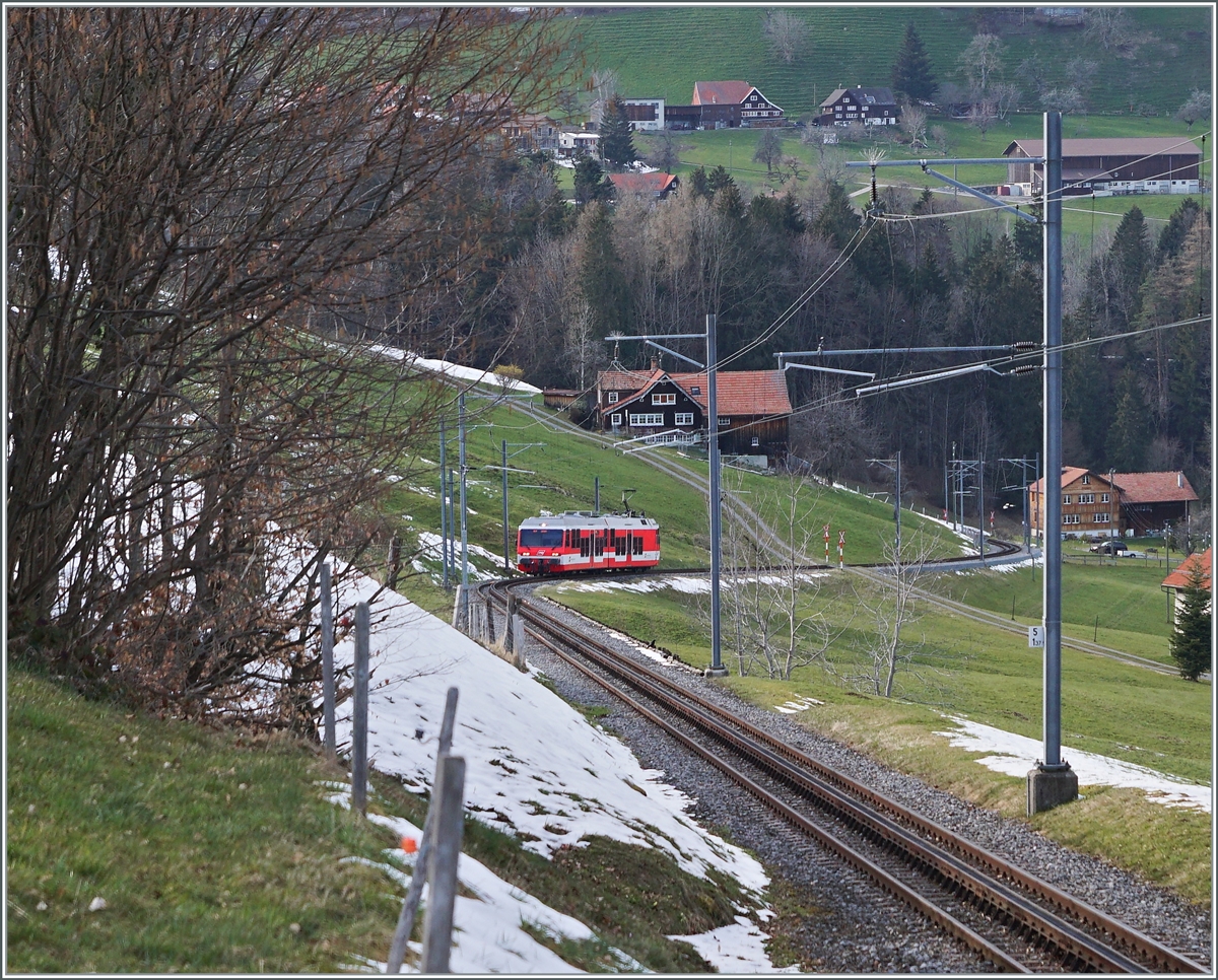 Der AB RHB BDeh 3/6 25 erreicht von Rorschach kommend in Kürze Heiden.

23. März 2021