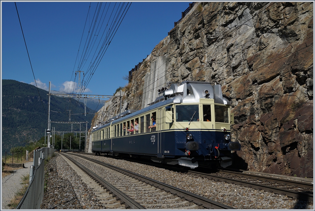 Der BLS BCFe 4/6 736 auf der Fahrt nach Brig kurz nach Lalden. 
14. August 2016