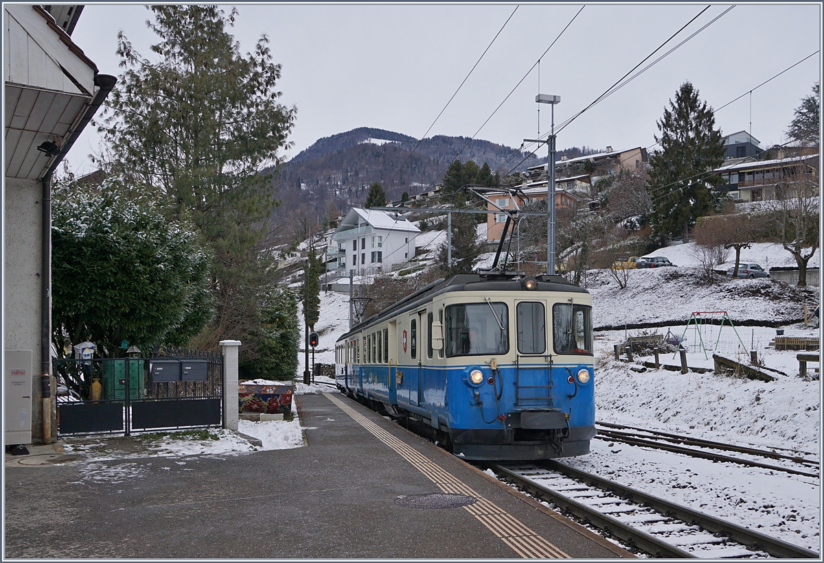 Der MOB ABDe 8/8 4001 SUISSE als Regionalzug 2332 in Fontanivent.
29. Dez. 2017