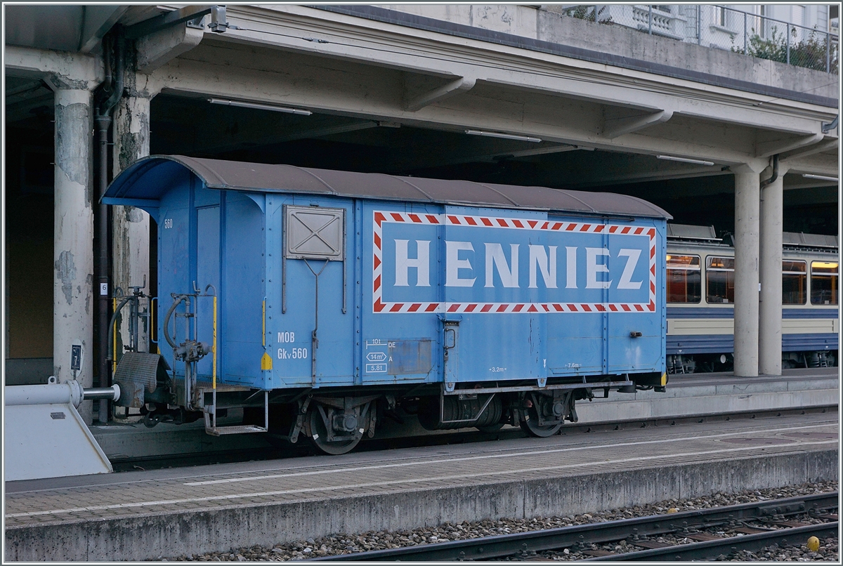 Der MOB Gkv 560 in Montreux. Als noch lange niemand von  Werbeloks  sprach, nutze die MOB ihre Gütewagen bereits für Werbezwecke. 

12. Oktober 2020