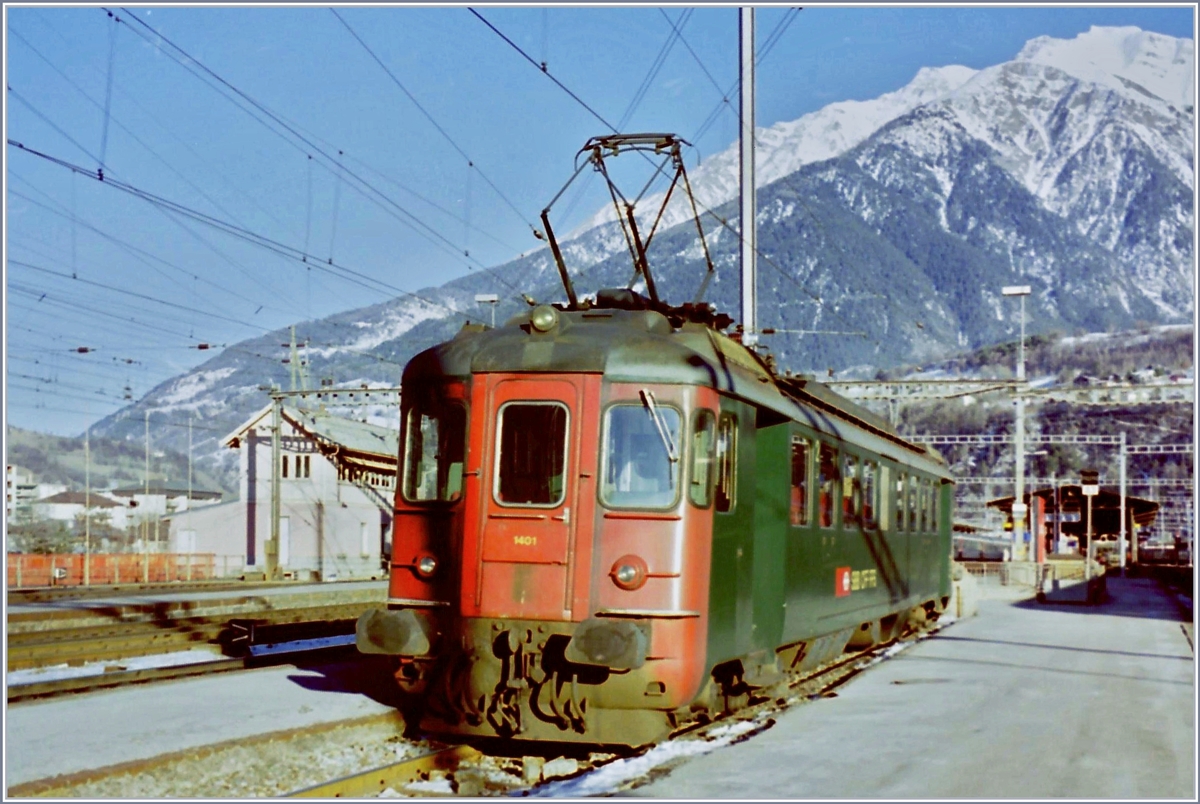 Der RBe 4/4 1401 wartet in Brig auf einen neuen Einsatz.
Analog Bild vom Februar 1998