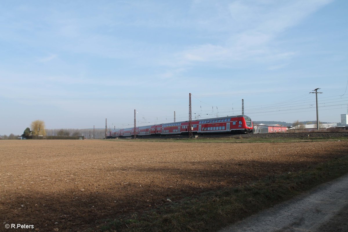 Der RE 54 4603 Frankfurt/Main - Würzburg Steuerwagen vorran in Retzbach-Zellingen. 16.03.17